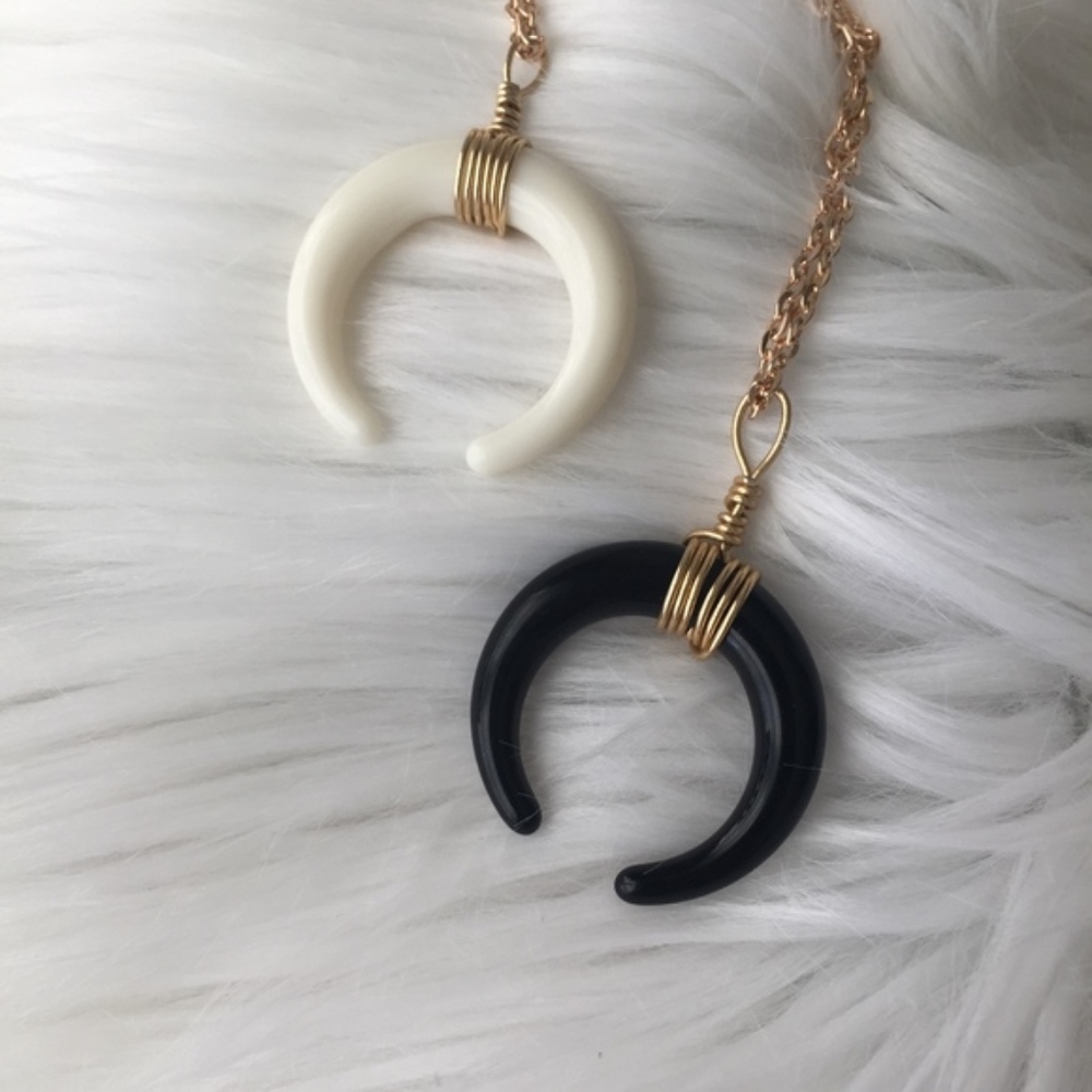2x RESTOCK Boho Crescent Moon Horn Necklace - Picture 4 of 7